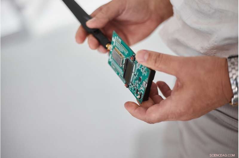 Reliable Indoor Positioning with Wireless Networks