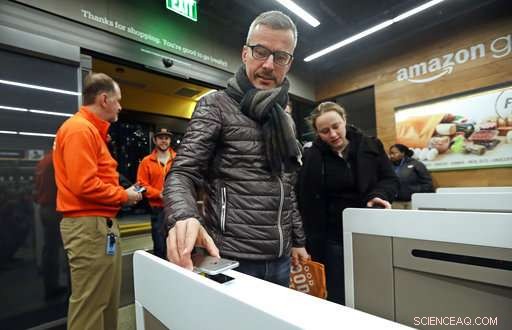 Microsoft Eyes Cashier‑Free Retail, Following Amazon s Lead