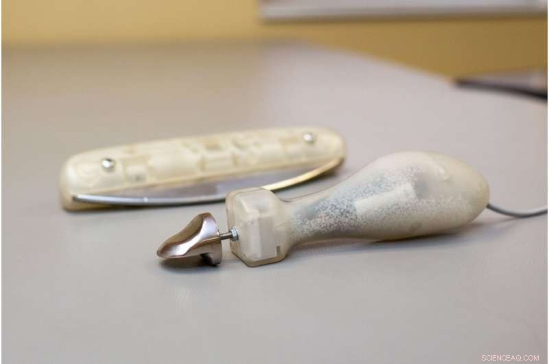 Innovators Quantify Manual Therapy Pressure with New Force‑Sensing Instruments