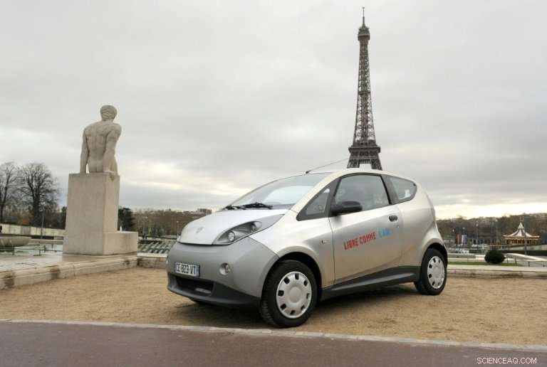 Paris Shuts Down Electric Car‑Sharing Service After Heavy Losses