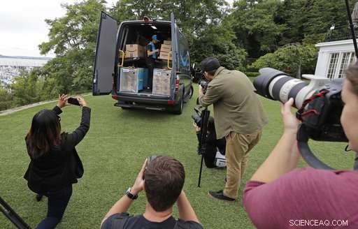 Amazon Adds Delivery Vans to Expand Shipping Reach