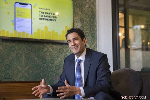 Latino-Friendly Financial Apps Simplify Stock & Bond Investing