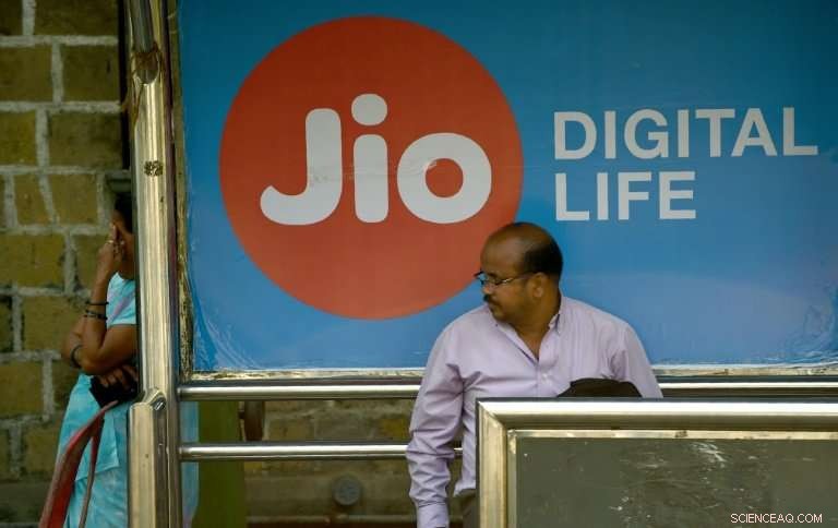 Mukesh Ambani Announces Nationwide Broadband Initiative