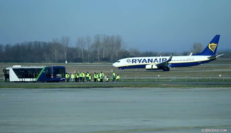 Dutch Court Mandates Ryanair to Comply with Local Labor Law
