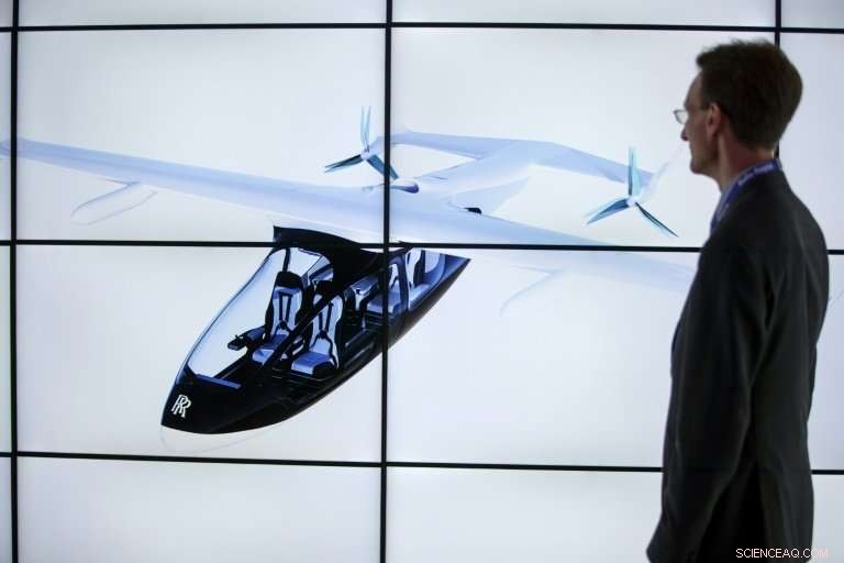 Rolls-Royce Introduces Hybrid Electric eVTOL Taxi at Farnborough