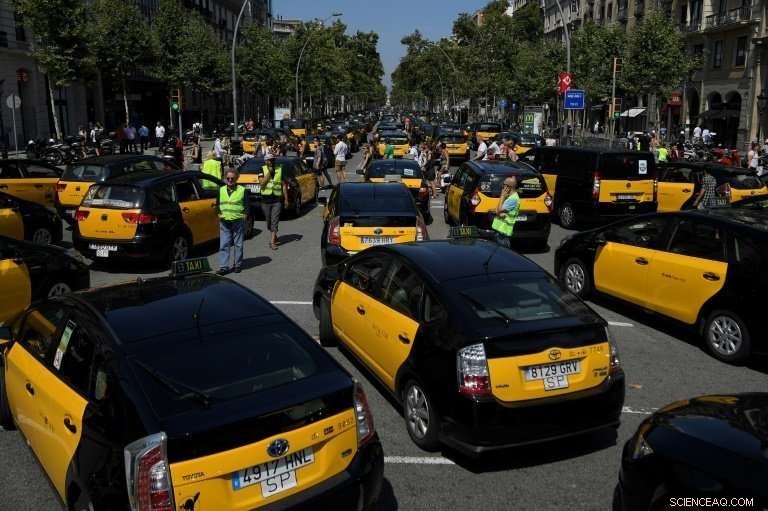 Madrid Taxi Drivers Back Barcelona Strike, Citing Unfair Competition from Uber