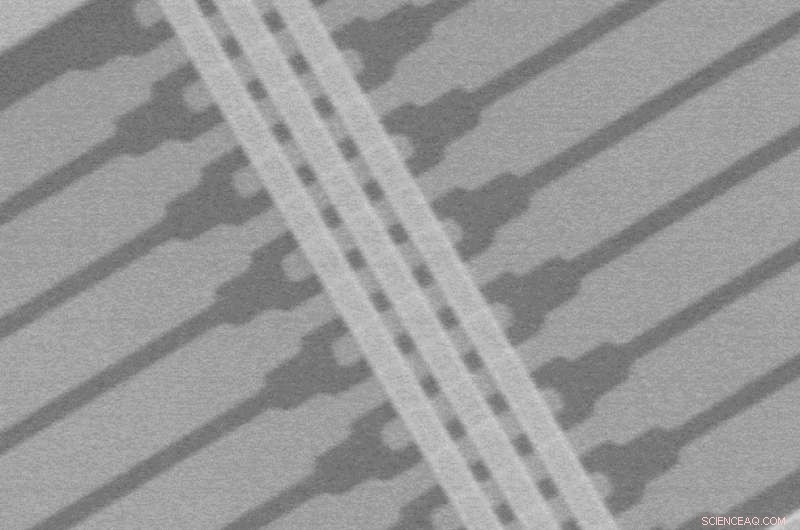 New Memory-Processing Unit Could Democratize Memristor Technology