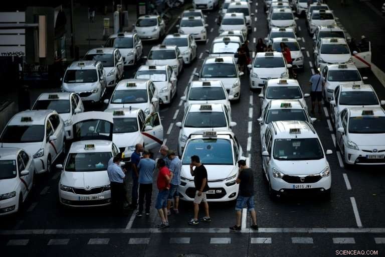 Spanish Taxi Drivers Extend Strike to Eight Days Amid Ride-Hailing Dispute