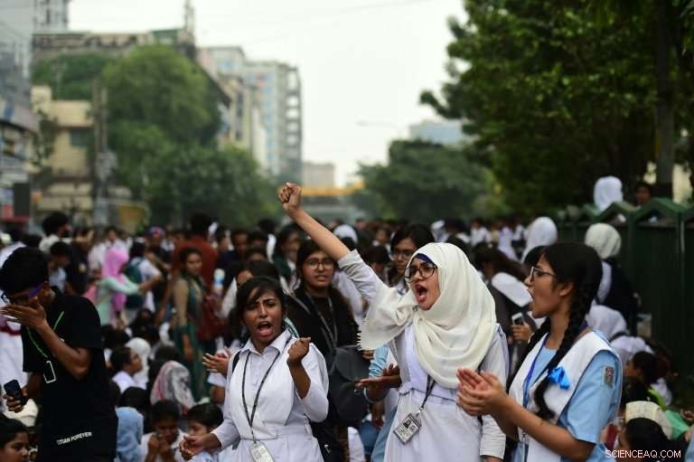 Bangladesh Blocks Mobile Internet Amid Teen Protests Over Road Safety