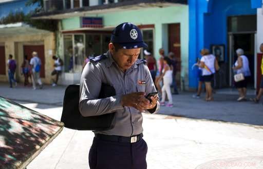 Cuba Tests Mobile Internet, Offering Citizens Early Access