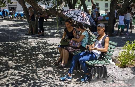 Cuba Tests Mobile Internet, Offering Citizens Early Access