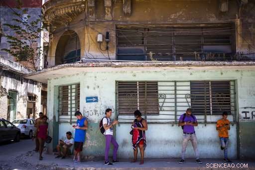 Cuba Tests Mobile Internet, Offering Citizens Early Access