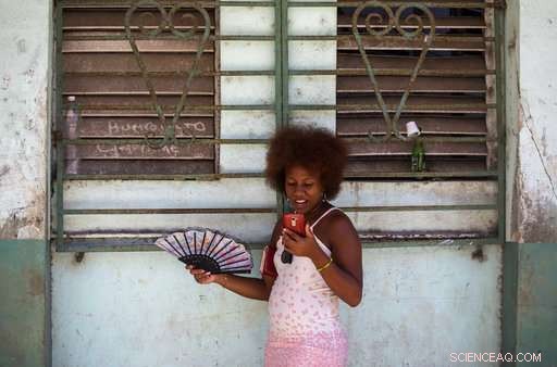 Cuba Tests Mobile Internet, Offering Citizens Early Access