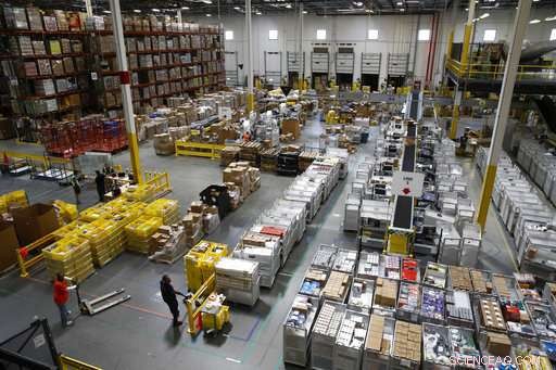 Paid Amazon Workers Say They Are Happy, Share on Twitter