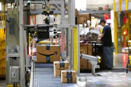 Paid Amazon Workers Say They Are Happy, Share on Twitter