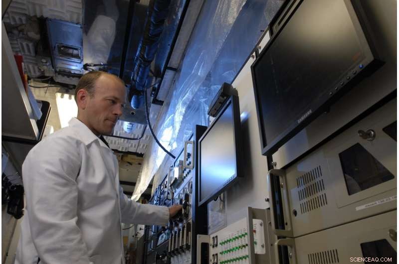 Natural Gas Engines Cut Smog Emissions from Heavy‑Duty Trucks