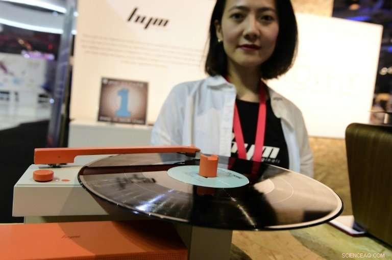 Tech Nostalgia Revisited: Polaroid Cameras Return to Berlin s IFA Expo