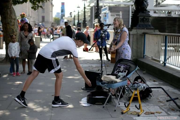 London’s Street Economy Evolves: Contactless Payments Take Center Stage