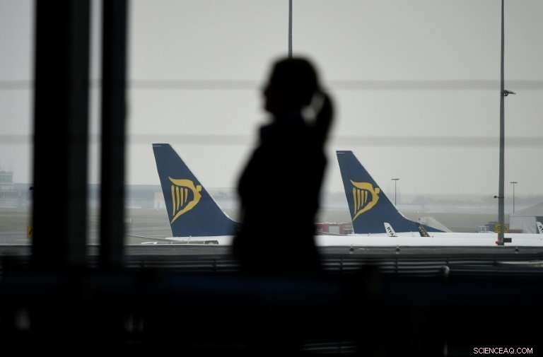 EU Commissioner Calls for Scrutiny of Ryanair s New Terms, Questioning Their Legality