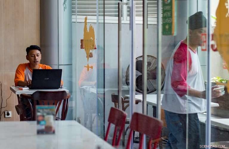 Indonesia Combats Misinformation After Devastating Quake‑Tsunami