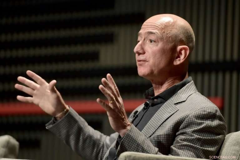 Bezos Defends Amazon s Bid for Pentagon Cloud Contract