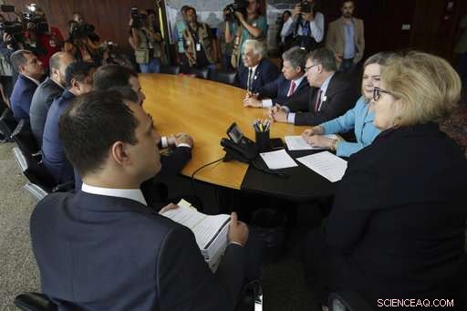 WhatsApp Urges Companies to Cease Spam Amid Brazil s Elections