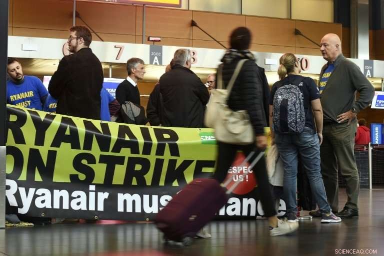 Ryanair Reports 7% Drop in First‑Half Profits Amid Widespread Pilot and Cabin Crew Strikes