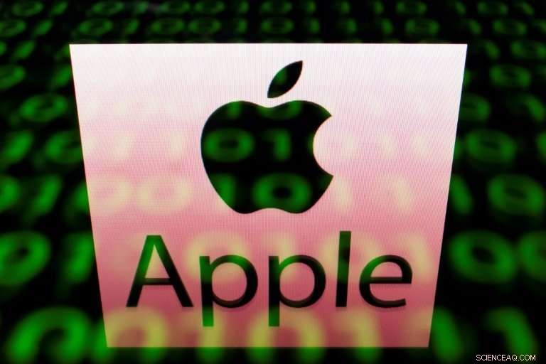 Macron Calls on Apple CEO to Increase Investment in France