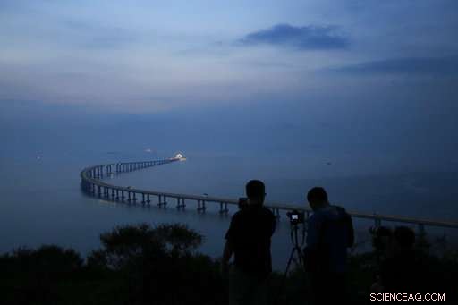 China Inaugurates Historic Hong Kong‑Zhuhai‑Macau Bridge, Connecting Mainland and Hong Kong