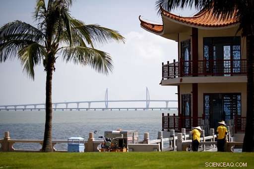 China Inaugurates Historic Hong Kong‑Zhuhai‑Macau Bridge, Connecting Mainland and Hong Kong