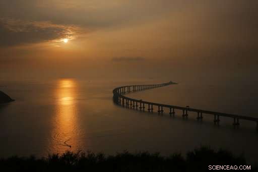 China Inaugurates Historic Hong Kong‑Zhuhai‑Macau Bridge, Connecting Mainland and Hong Kong