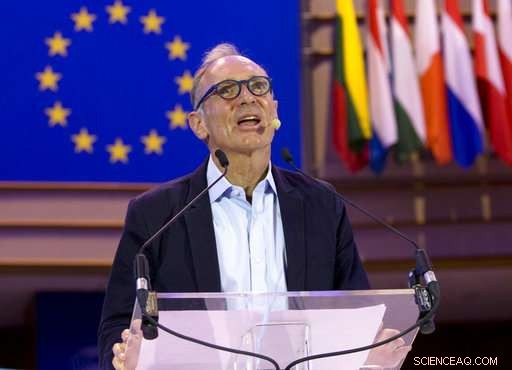 Apple CEO Endorses Strong Privacy Laws, Warns of Data Weaponization