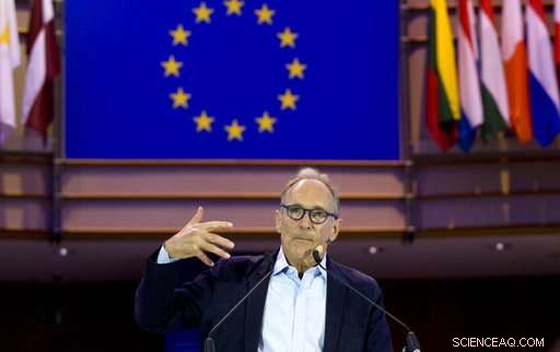 Apple CEO Endorses Strong Privacy Laws, Warns of Data Weaponization