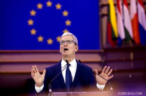 Apple CEO Endorses Strong Privacy Laws, Warns of Data Weaponization