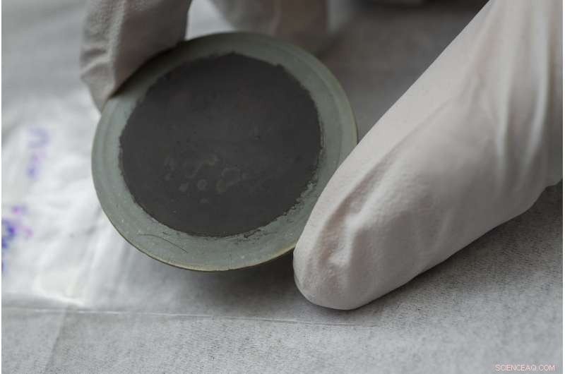 New Methane-Driven Fuel Cell Achieves Practical, Robust Performance