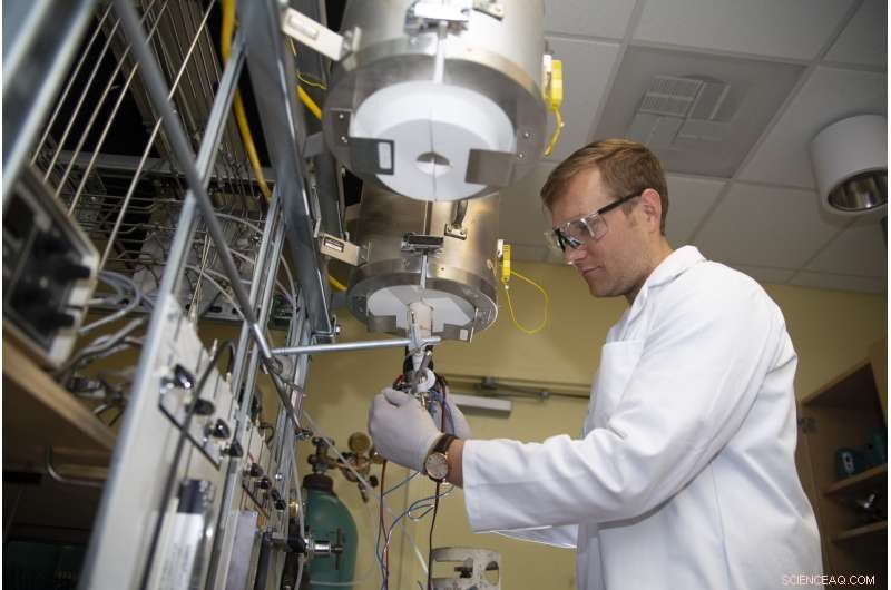 New Methane-Driven Fuel Cell Achieves Practical, Robust Performance