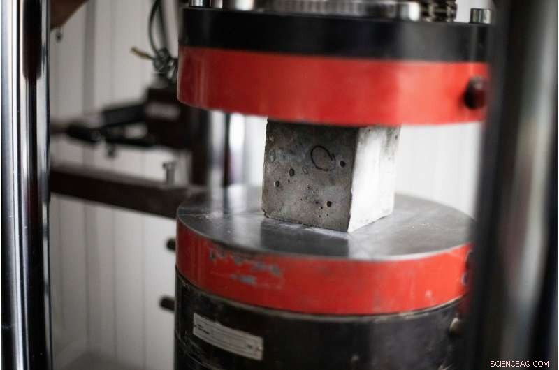 Industrial-Waste Concrete Matches Traditional Strength, Environmentally Friendly