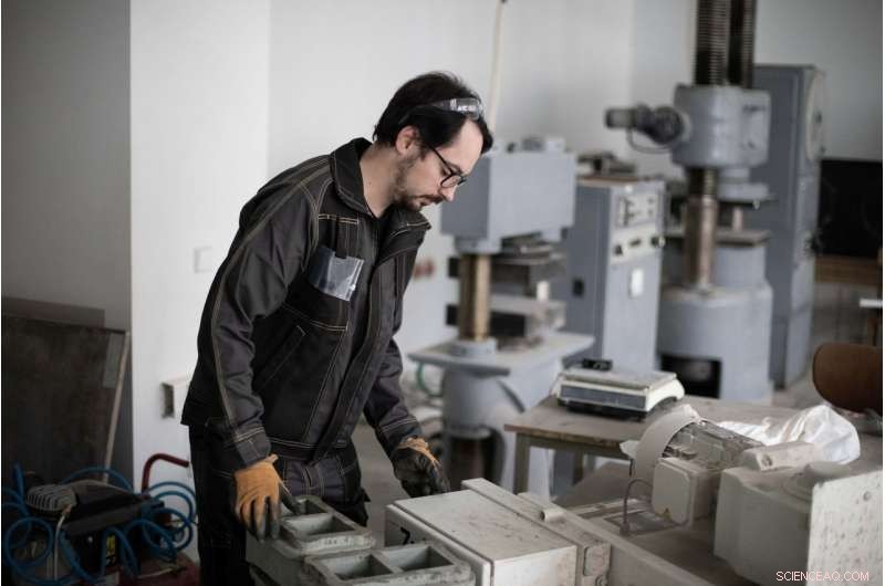 Industrial-Waste Concrete Matches Traditional Strength, Environmentally Friendly