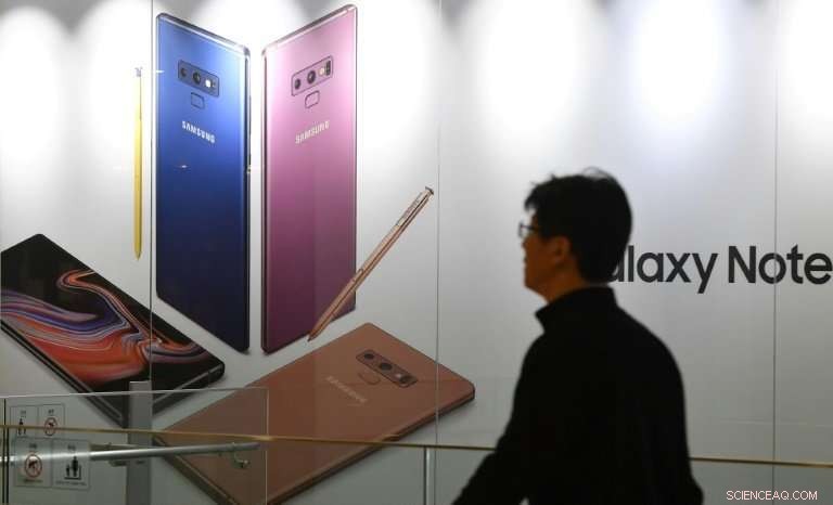 Global Smartphone Sales Decline Continues: Fourth Straight Quarter Down