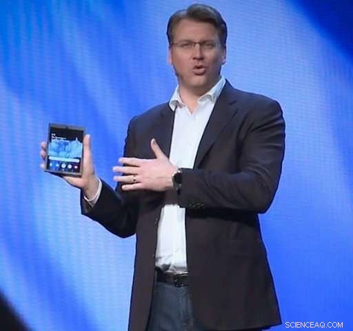 Samsung’s Foldable Display Turns Your Phone into a Tablet