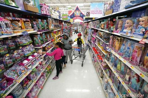 Walmart Strengthens Position Against Amazon in E‑Commerce Battle