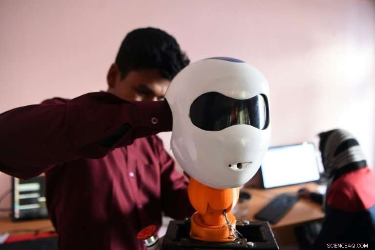 Ginger: Nepal s First Robot Waiter Now Ready to Serve