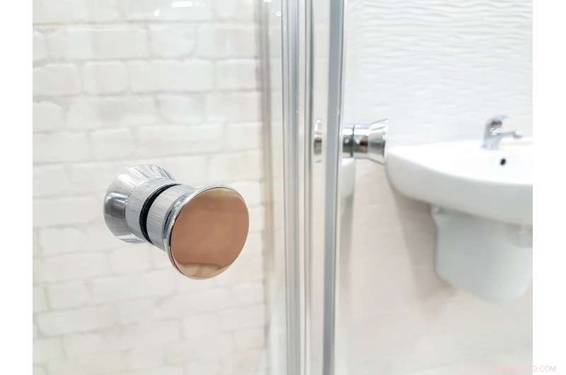 Hotel Guests Cut Shower Energy Usage with Real-Time Feedback