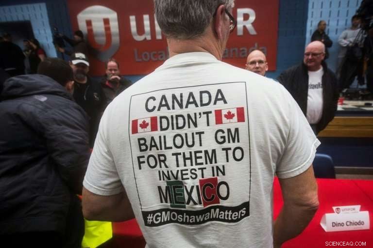 Canadian Workers Protest GM Plant Closure, Demand Accountability