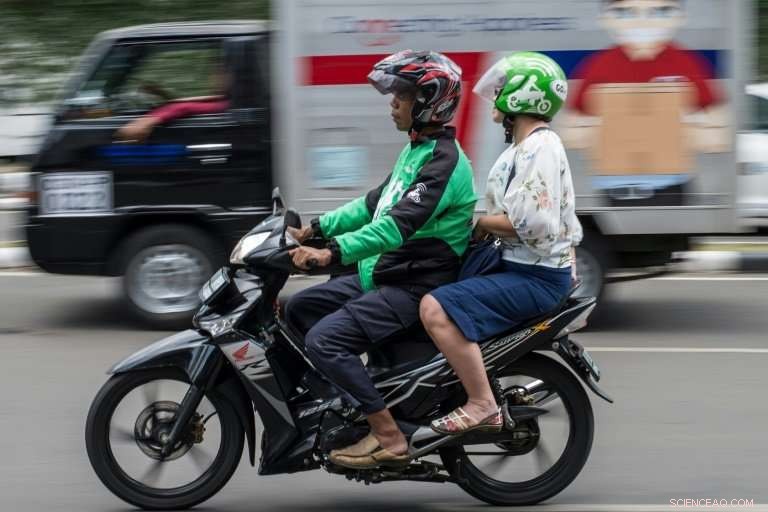 Go-Jek Expands to Singapore, Challenging Market Leader Grab