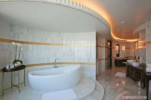 Staying at a Starwood Hotel? Protect Your Data with These Expert Tips