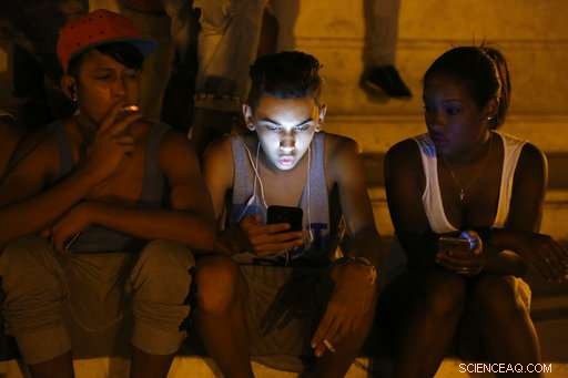 Cuba Launches Nationwide Mobile Internet Access