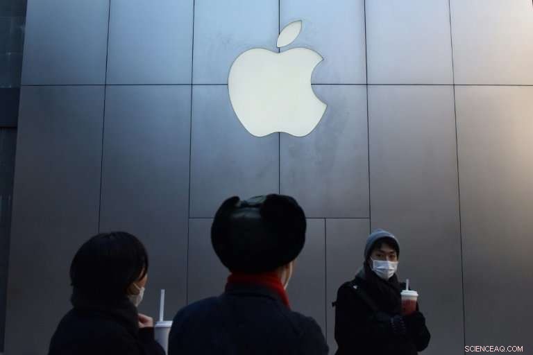 Apple Stores Persist in Selling iPhones in China Despite Court-Mandated Ban