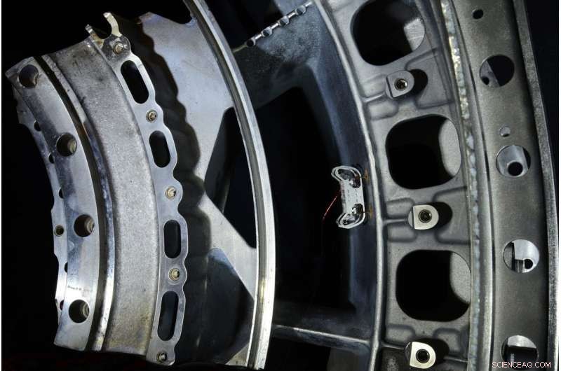 Sticky‑Foot Robots Scale Verticals, Inverts, and Curves with Electroadhesion