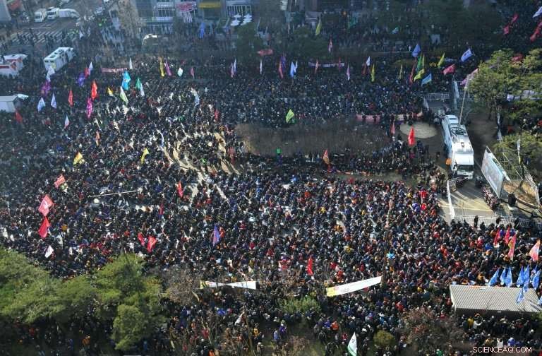 South Korean Taxi Drivers Strike Over Uber‑Like Ride‑Share App